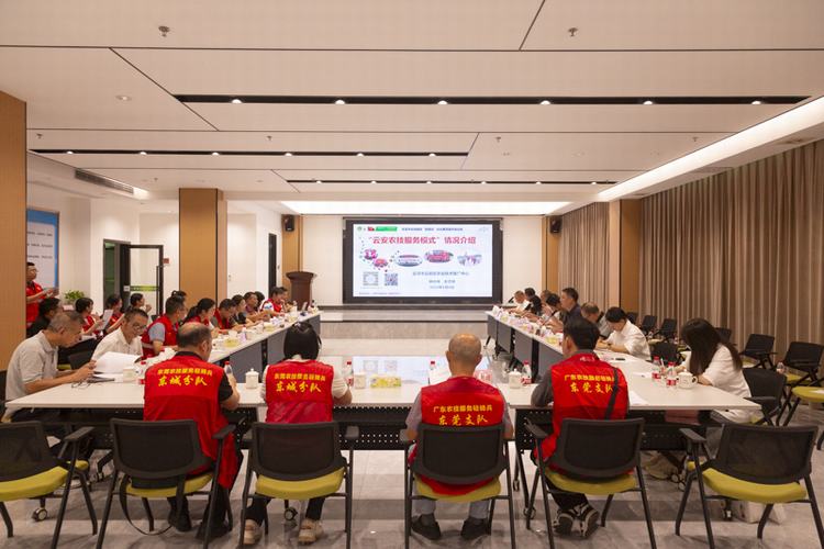 “轻骑兵”踏访培训片区，农技服务开启崭新篇章