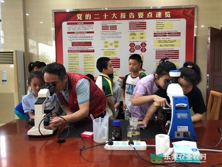 市疫控中心举办浮游生物采集观察科普活动