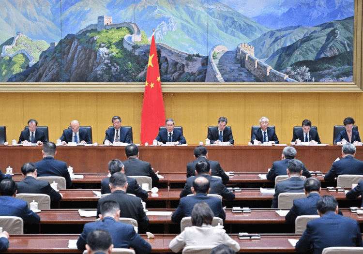 李强主持国务院第四次全体会议：深入贯彻习近平总书记“两会”重要讲话精神 部署2024年重点工作