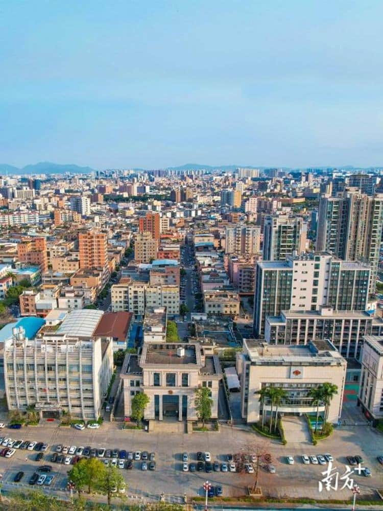 百千万工程视角下，石排村：镇中心的镇村融合典范