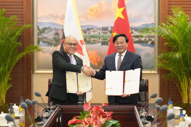 韩俊会见文莱初级资源与旅游部部长马纳夫 共商合作新机遇