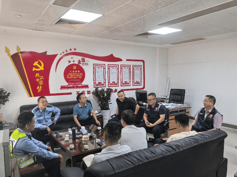 东莞开展联合执法行动，严打拖拉机违法上路行为！