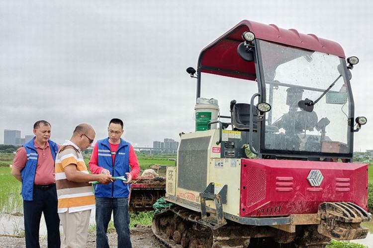 麻涌：走进基层宣传农机报废更新补贴政策
