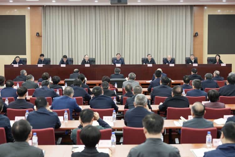 农业农村部干部大会：只争朝夕干字当头，狠抓落实高效完成全年“三农”目标任务