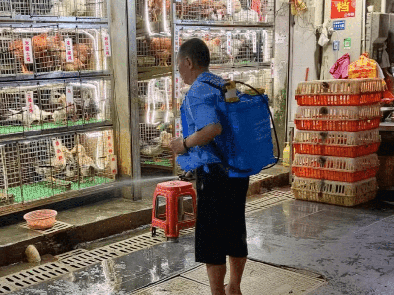 万江启动农贸市场消毒灭源行动