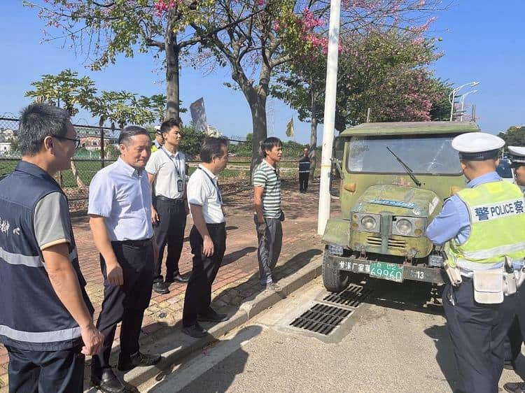 市镇协同开展拖拉机联合执法检查行动