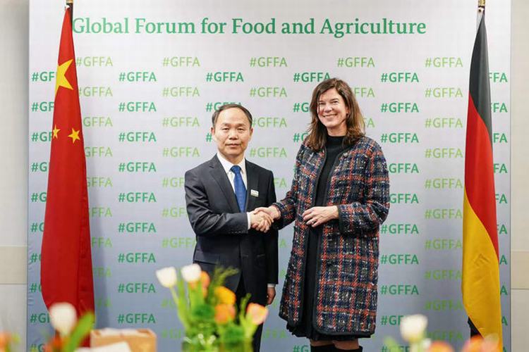 张治礼会见德国联邦食品和农业部议会国务秘书尼克，出席第17届柏林农业部长峰会