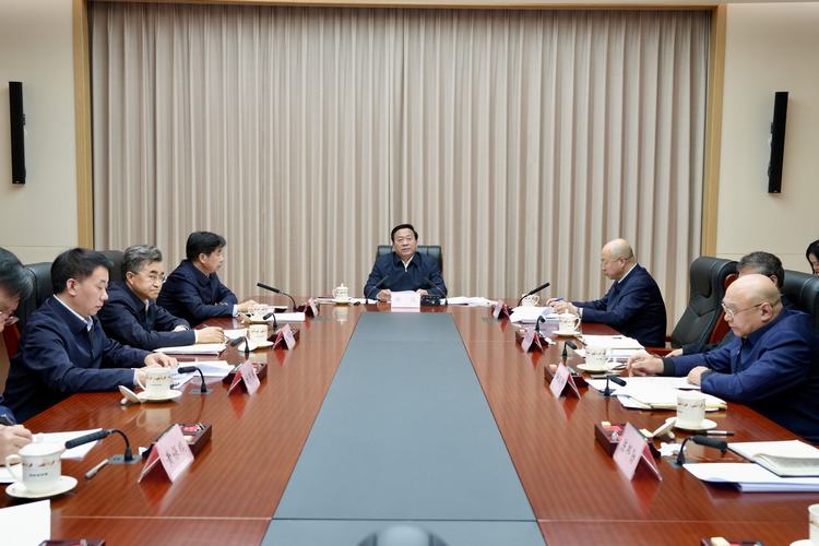 全国春季田管与春耕备耕会强调：早谋早动抓春播，打好全年粮油丰收首战