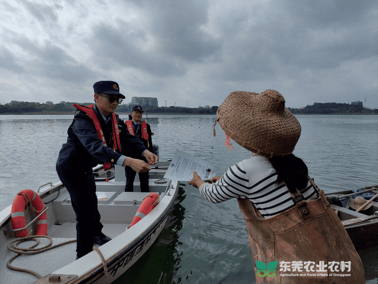 市海洋综合执法支队“三强化”推进珠江禁渔前期执法宣传工作