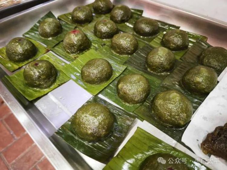 清明时节艾草香，节令美食受市民热捧