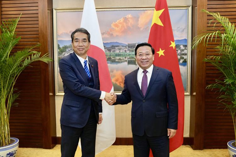 韩俊与日本农林水产大臣举行会见