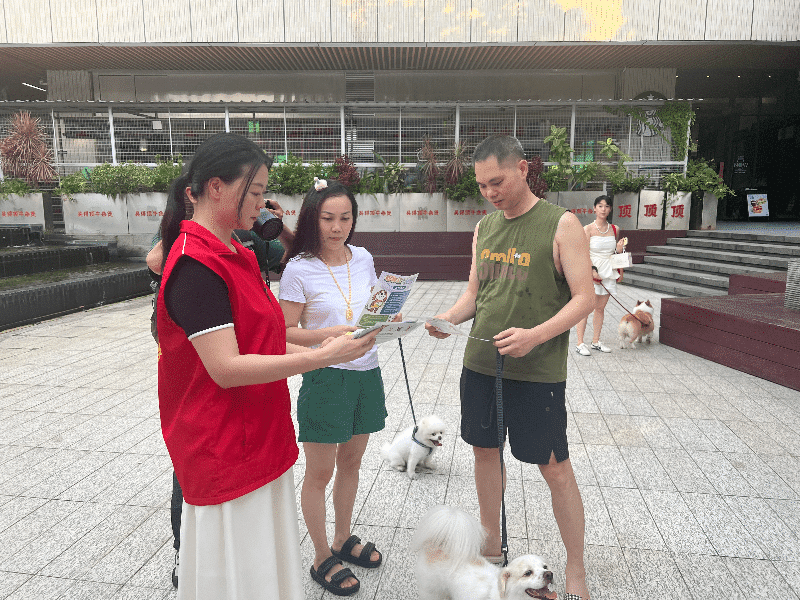 市疫控中心“爱宠驿站”亮相宠物游园会