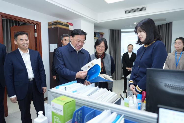 韩俊调研农业农村部直属单位：鼓足干劲开启新年工作，推动“三农”事业再攀新高