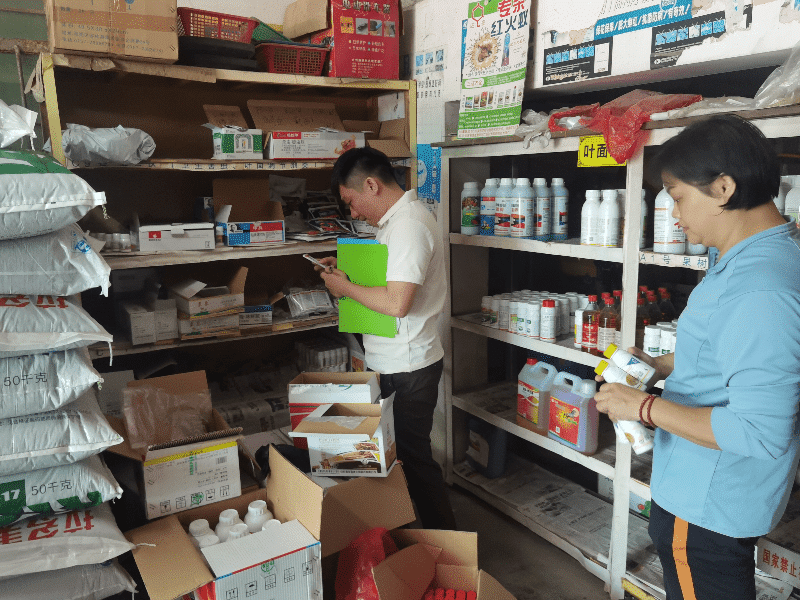 谢岗开展农资检查，为冬种生产保驾护航